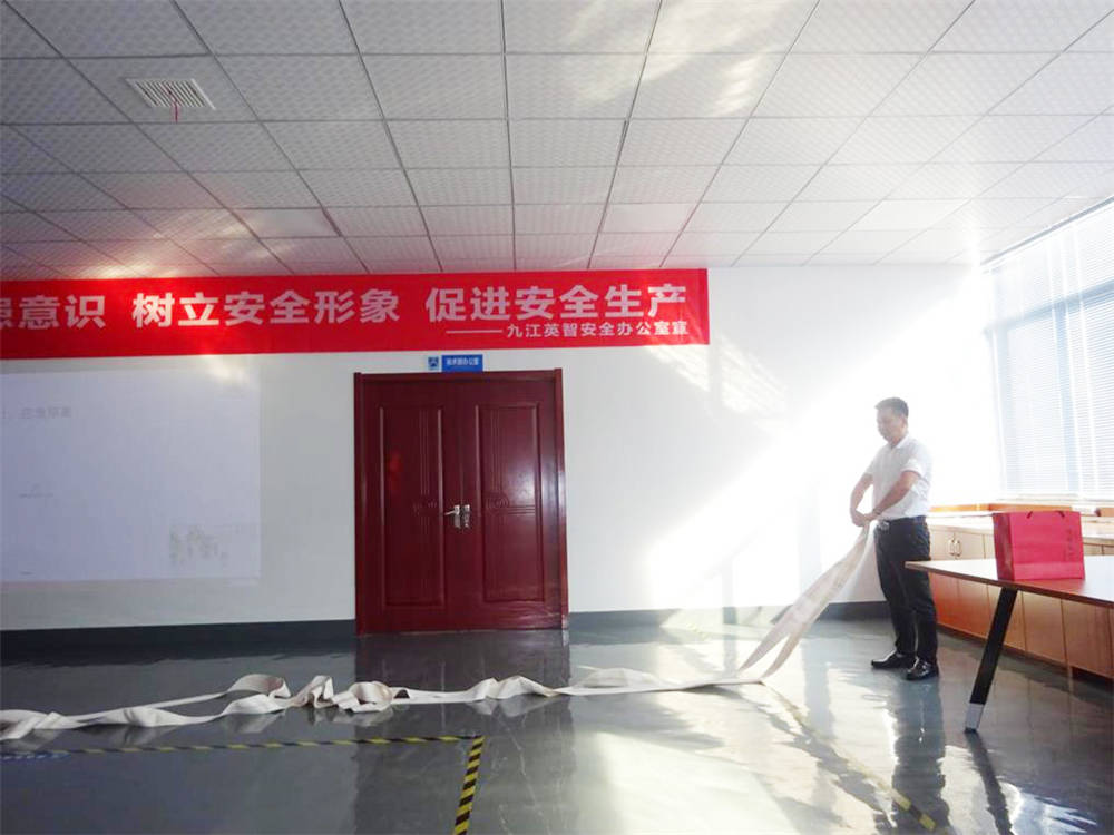 落實(shí)主體責(zé)任，提高防患意識(shí)。樹(shù)立安全形象，促進(jìn)安全生產(chǎn)